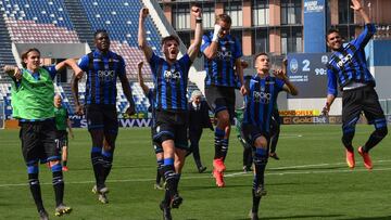 Duván Zapata y sus compañeros de Atalanta celebrando un triunfo en Serie A.