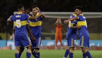 Boca Juniors' Paraguayan midfielder Oscar Romero (3rd-L) celebrates with teammates after scoring a goal against Atletico Tucuman during their Argentine Professional Football League Tournament 2023 match at La Bombonera stadium in Buenos Aires, on January 29, 2023. (Photo by ALEJANDRO PAGNI / AFP)