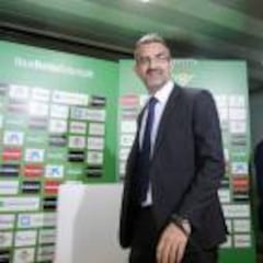 El club hace oficial la marcha de Maciá y con él sale Stosic