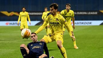 Villarreal&#039;s Spanish midfielder Manuel Trigueros Munoz (L) is challenged by Dinamo Zagreb&#039;s Croatian forward Luka Ivanusec during the UEFA Europa League quarter-final football match between Dinamo Zagreb and Villarreal CF at the Maksimir Stadium