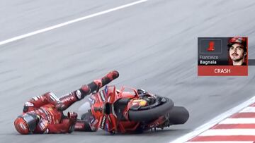 Caída absurda de Bagnaia tras un mal ensayo de salida