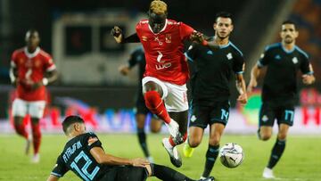 Soccer Football - Egyptian Premier League - Pyramids FC v Al Ahly - Cairo International Stadium, Cairo, Egypt - October 11, 2020 Al Ahly&#039;s Aliou Badji in action with Pyramids FC&#039;s Ahmed Tawfik REUTERS/Amr Abdallah Dalsh