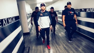 Canelo Álvarez previo a una conferencia de prensa.