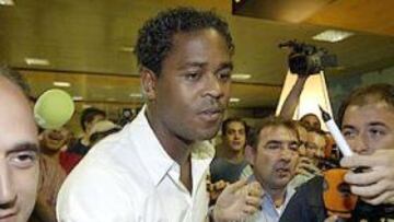 <B>EN EL AIRE. </B>El fichaje de Kluivert por el Valencia ha quedado en suspenso.