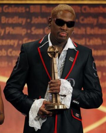 Dennis Rodman entr車 en Hall of Fame de la NBA en 2011. El jugador logr車 cinco campeonatos: dos con los Detroit Pistons (1989 y 1990) y tres con los Chicago Bulls (1996, 1997 y 1998). Rodman estuvo en dos de los equipos m芍s legendarios y recordados de la liga estadounidense.