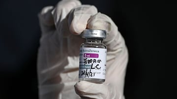 A nurse shows a vial of the AstraZeneca vaccine against COVID-19 at an express drive through vaccination center at the Romel Fernadez Stadium in Panama City, on April 22, 2021. - Panama starts the vaccination process of Astrazeneca to volunteers in an attempt to generate confidence in the country with the Anglo-Swedish vaccine. (Photo by Luis ACOSTA / AFP)