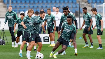 Los jugadores del Real Madrid, durante su sesión de este martes en Valdebebas.