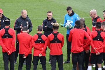 Leonardo Jardim speaks to players during a training session.