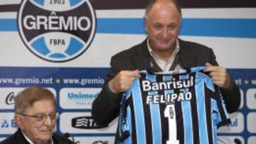 Scolari, siendo presentado como t&eacute;cnico de Gremio.