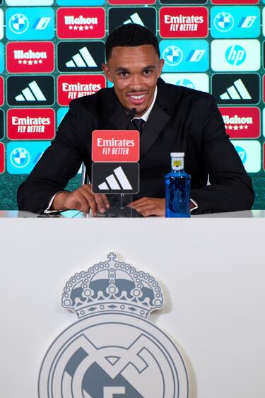 Alexander-Arnold durante la rueda de prensa de presentación. 