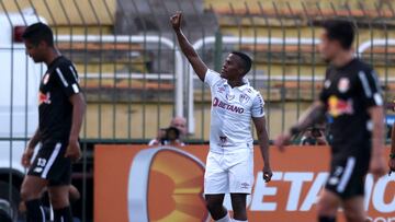 Jhon Arias fue figura en la victoria de Fluminense ante Bragantino al anotar un gol y aportar una asistencia por la jornada 19 del Brasileirao.