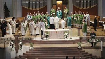 El Barcelona, presente en la misa y en la ofrenda floral por las víctimas de los atentados