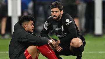 Soccer Football - Champions League Final - Liverpool v Real Madrid - Stade de France, Saint-Denis near Paris, France - May 28, 2022 Liverpool's Luis Diaz and Alisson look dejected after the match REUTERS/Dylan Martinez