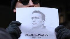 People attend a vigil after the death of Alexei Navalny, outside the Russian consulate in New York City, U.S., February 16, 2024.   REUTERS/Brendan McDermid