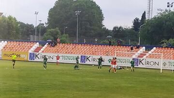 Los futbolistas de la RSD Alcalá celebran el segundo gol frente a la SAD Villaverde San Andrés, en partido correspondiente a la Jornada 10 del Grupo 7-E de Tercera División (3-0), disputado en el Municipal de El Val de Alcalá d