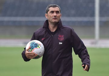 FC Barcelona's head coach Ernesto Valverde attends a training session ahead of the Rakuten Cup football match with Chelsea, in Machida, suburban Tokyo on July 22, 2019. - Barcelona and Chelsea will play for the Rakuten Cup in Saitama on July 23.