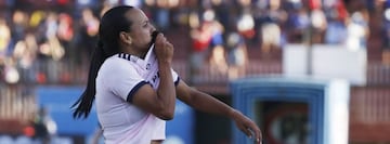 Bárbara Sánchez festeja su gol en la final ante Santiago Morning.