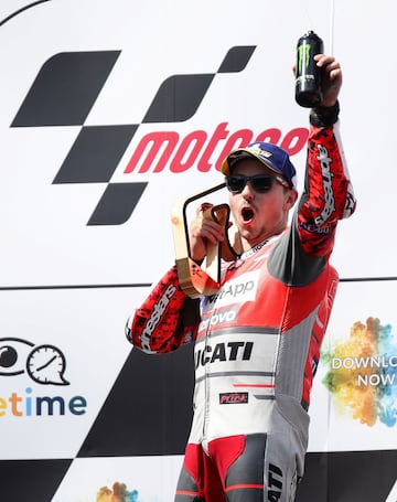 Jorge Lorenzo celebrando al victoria del Gran Premio de Austria en el podio. 