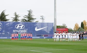 Minuto de silencio en el estadio por las víctimas de la DANA momentos antes de comenzar el encuentro netre el Atlético B y Castilla.