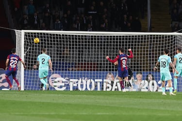 1-0. Lamine Yama  se interna dentro del área del Mallorca y saca un zurdado a la escuadra derecha de Rajkovic.