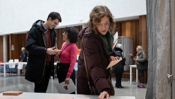 Castellanoleoneses votan en un colegio electoral, a 15 de marzo de 2026, en Soria, Castilla León (España). Los ciudadanos están convocados a las urnas en las elecciones autonómicas a las Cortes de Castilla y León de 2026 para elegir a los 82 procuradores que compondrán el parlamento autonómico.
15 MARZO 2026 ELECCIONES AUTONÓMICAS
Concha Ortega Oroz / Europa Press
15/03/2026