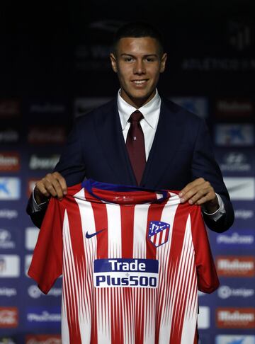 El joven jugador argentino no ha debutado todavía con el Atlético. De momento está cogiendo experiencia, por lo que falta por ver si la próxima temporada tendrá un papel mayor o se le buscará una cesión en busca de minutos.