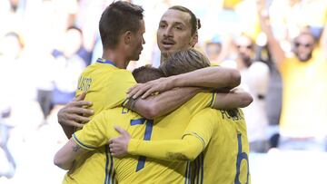 Suecia celebra un gol.