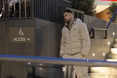 Los jugadores de las distintas secciones del Barcelona y representantes del mundo del fútbol le dan el último adiós al doctor Carles Miñarro García.