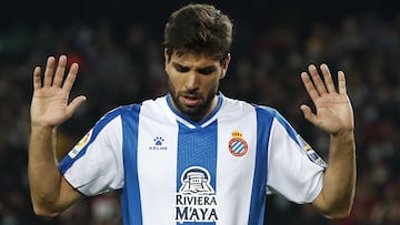 Soccer Football - LaLiga - FC Barcelona v Espanyol - Camp Nou, Barcelona, Spain - November 20, 2021 Espanyol&#039;s Leandro Cabrera reacts REUTERS/Albert Gea