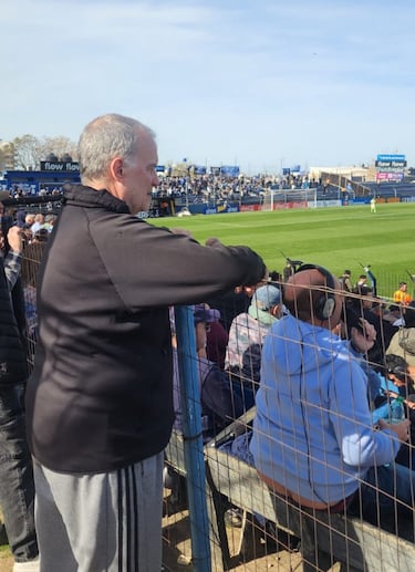 Bielsa reaparece en Uruguay tras enfrentar a la Roja y deja una imagen para aplaudir