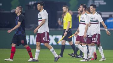 Foto de acción durante el partido México vs Croacia, Correspondiente a la Fecha FIFA, en el Estadio AYT, en la foto: Raíl Jiménez, Miguel Layún y Jesús Molina