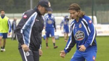 Lotina, con Filipe en un entrenamiento con el Deportivo.