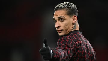 Antony, en un calentamiento de la Europa League.