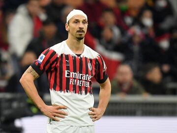 El chileno Gary Medel y el sueco Zlatan Ibrahimovic protagonizaron un fuerte choque durante el partido entre el AC Milan y el Bolonia. Los dos jugadores quedaron tendidos en el césped, sangrando. Necesitaron de asistencia médica para poder incorporarse.
