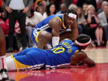 En los minutos finales del primer cuarto del encuentro , en la lucha pro un rebote, Butler quedó encima de Amen Thompson cayendo totalmente desequilibrado y dándose un golpe tremendo en la pelvis. El escolta se marchó para no volver.