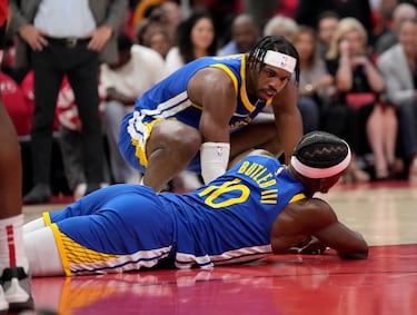 En los minutos finales del primer cuarto del encuentro , en la lucha pro un rebote, Butler quedó encima de Amen Thompson cayendo totalmente desequilibrado y dándose un golpe tremendo en la pelvis. El escolta se marchó para no volver.