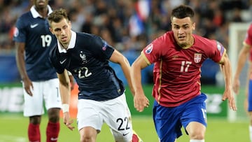Filip Kostic, durante un partido con su selección.