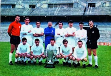 En la vigésimoquinta temporada de Bernabéu como presidente, los jugadores del Real Madrid quisieron homenajearle consiguiendo otro título de campeón de Liga.