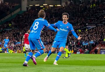 15/03/22 PARTIDO DE CHAMPIONS LEAGUE
MANCHESTER UNITED FC - ATLETICO DE MADRID
CELEBRACION DEL GOL  - ANTOINE GRIEZMANN - JOAO FELIX ALEGRIA 
PUBLICADA 29/03/22 NA MA14 3COL