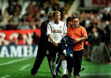 El futbolista vizcaí­no era el jefe del centro del campo del Valencia que jugó su primera final de Champions, perdida ante el Real Madrid. En la Euro de aquel año asumió los mandos del combinado español además anotó 2 goles.