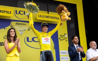 Philipsen ganó la primera etapa al esprint y se coloca el primer maillot amarilla de la ronda gala.