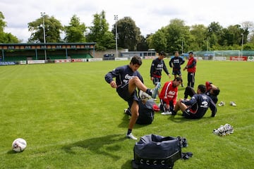 Las destrezas con el balón son infaltables en cada entrenamiento de Alexis.