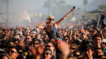Fans react as T-Pain performs at the Coachella Valley Music and Arts Festival in Indio, California, U.S., April 12, 2025. REUTERS/Daniel Cole