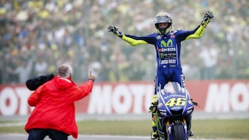 Valentino Rossi celebra su &uacute;ltima victoria en MotoGP en Assen 2017.