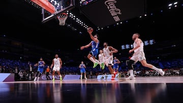 Facundo Campazzo entra a canasta.