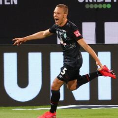 El Werder Bremen se salva en la despedida de Pizarro