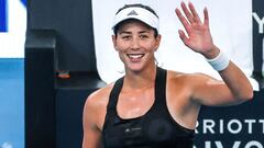 La tenista espa&ntilde;ola Garbi&ntilde;e Muguruza celebra su victoria ante Ekaterina Alexandrova en el Sydney Classic.