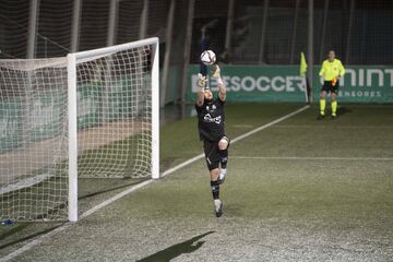 ¡¡FALLA PJANIC EL PENALTI!! ¡El azulgrana lanzó desde los once metros y Ramón adivinó el lado del lanzamiento y desvió el balón!