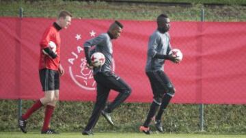 Sánchez y Casierra regresan a entrenamientos con Ajax