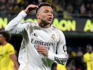 Kylian Mbappé celebra el gol que marcó de penalti a lo Panenka al Villarreal.